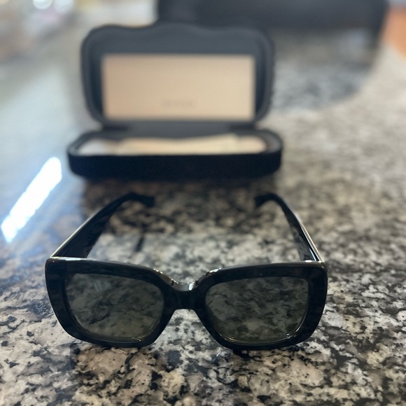 Gucci Black Square Sunglasses - Picture 1 of 4